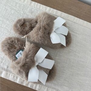 ANTHROPOLOGIE Maeve Taupe Tan Fur Bow Fuzzy Cozy Slippers